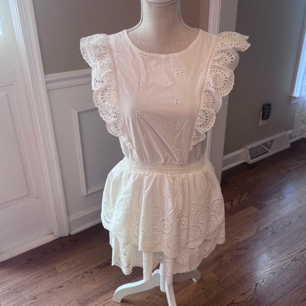 STEVE MADDEN Jayda Eyelet White Mini
Dress SZ xtra small‎